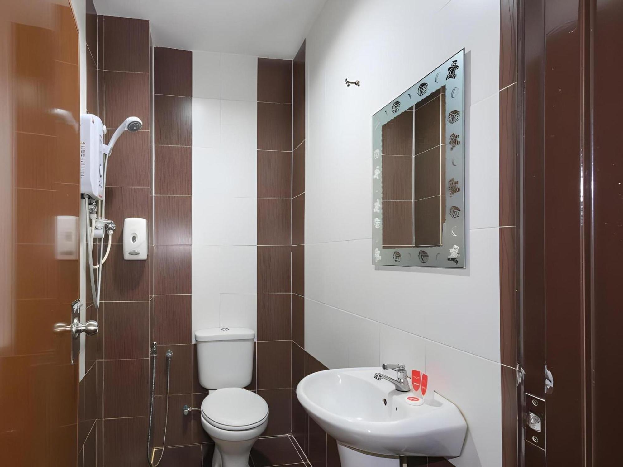 Capital O 812 Hotel Smc Seksyen 13 Shah Alam Dış mekan fotoğraf